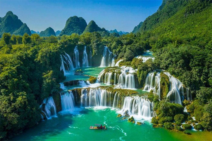 Ban Gioc Waterfall in Cao Bang